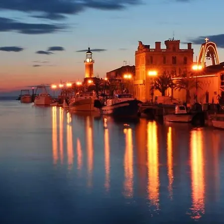 2 Pièces, 6 Pers, Proche Plage, Animaux Acceptés, Parking - Fr-1-307-247 * Le Grau-du-Roi