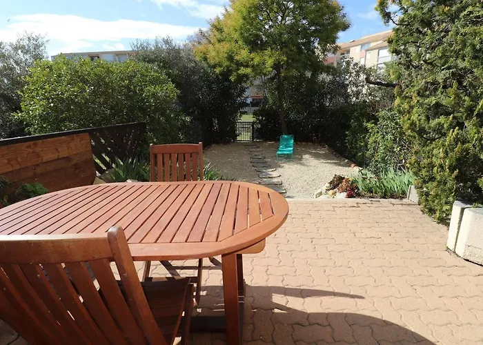 2 Pieces En Rez-de-jardin, Proche Plage, Animaux Admis - Fr-1-307-247 *